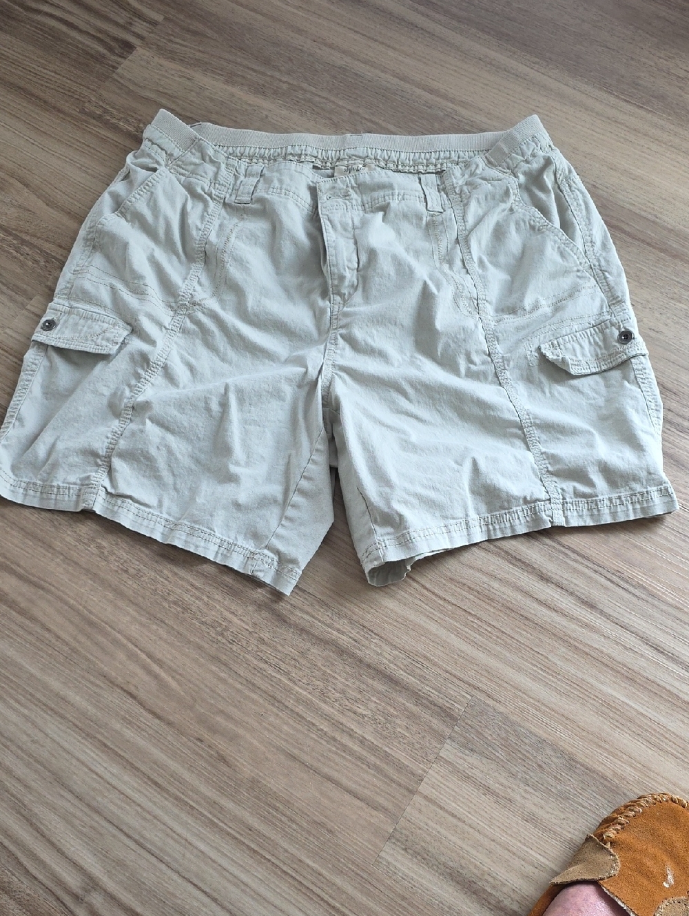 Women's Casual Cargo Shorts in Light Beige
